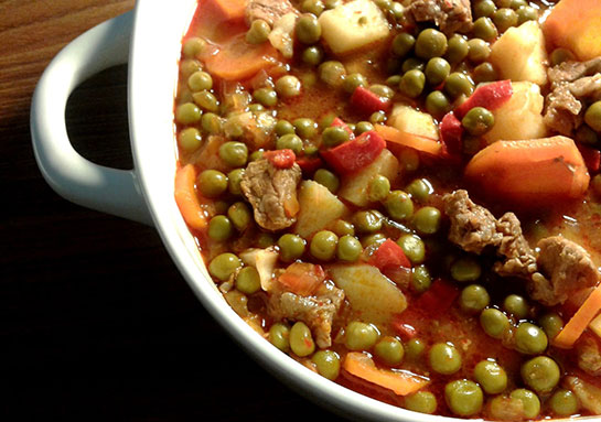 Güveçte Bezelye Yemeği Tarifi ve Malzemeleri