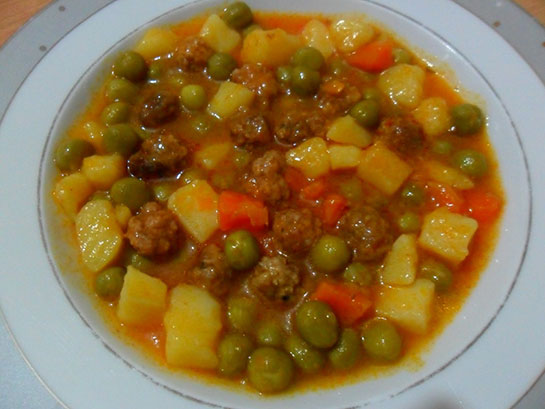 Köfteli Bezelye Yemeği Tarifi ve Malzemeleri